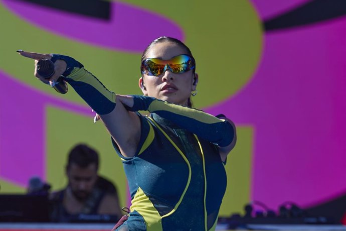 Archivo - La cantante María Becerra actúa durante la segunda jornada del Reggaeton Beach Festival 2024, a 21 de julio de 2024, en Madrid (España). El mayor Urban Beach Festival de Europa celebra una nueva edición en Madrid, lleno de novedades, zonas mejor