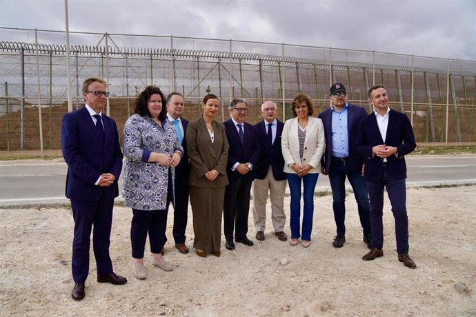 Reciente visita de eurodiputados del PP a la verja de Melilla.