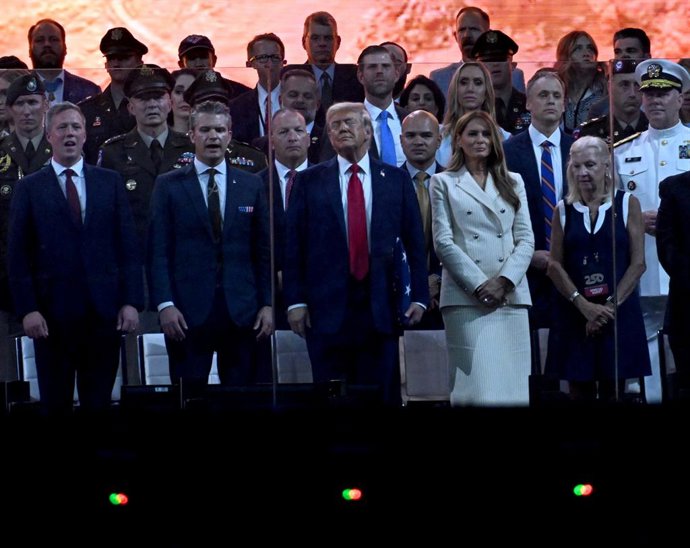 14 de junho de 2025, Washington, DC, EUA: O presidente dos EUA, Donald Trump, comemora seu 79º aniversário durante o desfile do 250º aniversário do Exército dos EUA no National Mall, em Washington DC, em 14 de junho de 2025.