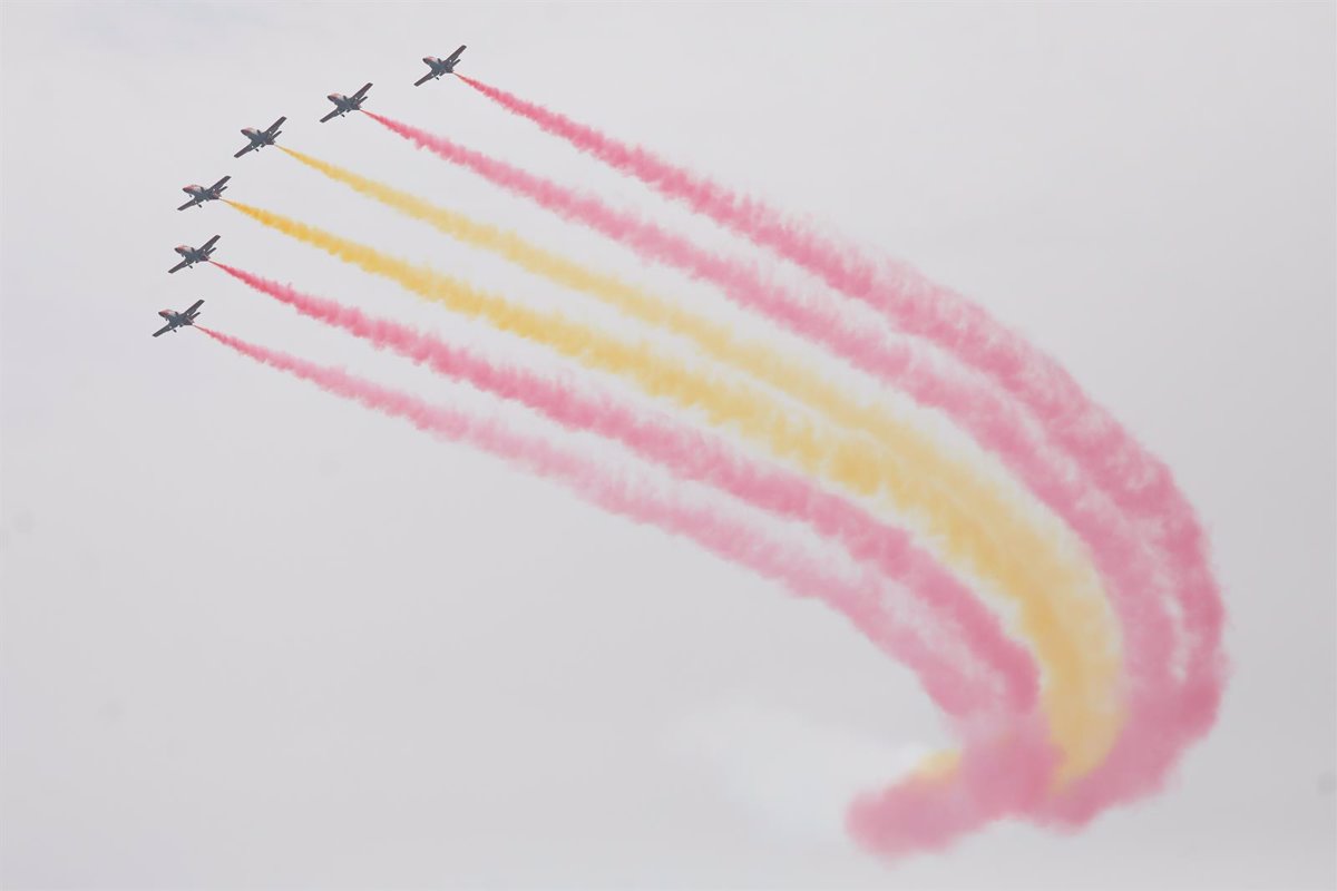 López Miras asiste en San Javier al festival aéreo  Aire25 , que rinde homenaje a los 40 años de la Patrulla Águila