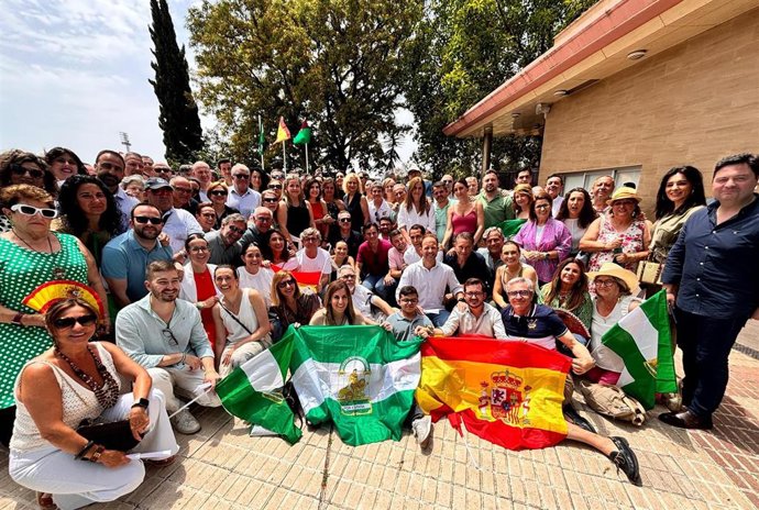 Manifestantes en la protesta del PP en Málaga contra el Gobierno.
