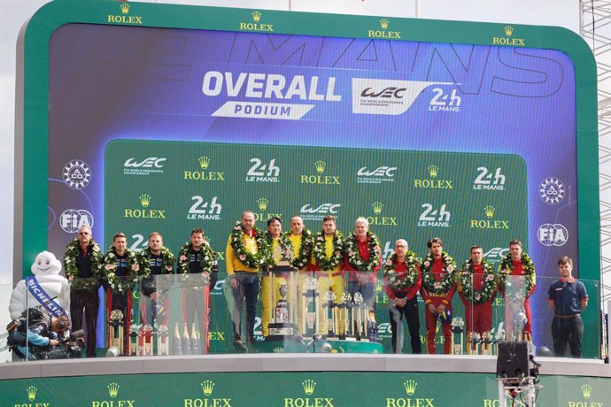 83 KUBICA Robert (pol), YE Yifei (chn), HANSON Philip (gbr), AF Corse, Ferrari 499P, #83, Hypercar, podium, 06 ESTRE Kevin (fra), VANTHOOR Laurens (bel), CAMPBELL Matt (aus), Porsche Penske Motorsport, Porsche 963, #6, Hypercar, 51 PIER GUIDI Alessandro (