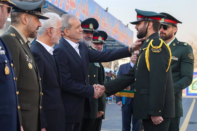 Archivo - January 5, 2025, Tehran, Iran: Iran's President, MASOUD PEZESHKIAN, attends the 47th graduation ceremony of cadets at Imam Hassan Mojtabi Police Training and Officer University in Tehran.