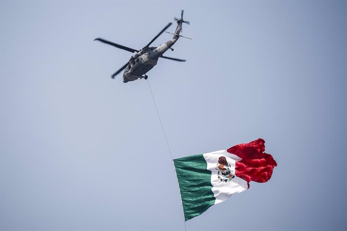 Archivo - Mexican flag, drapeau during the Formula 1 Grand Premio de la Ciudad de Mexico 2022, Mexican Grand Prix 2022, 20th round of the 2022 FIA Formula One World Championship from October 28 to 30, 2022 on the Autodromo Hermanos Rodríguez, in Mexico Ci