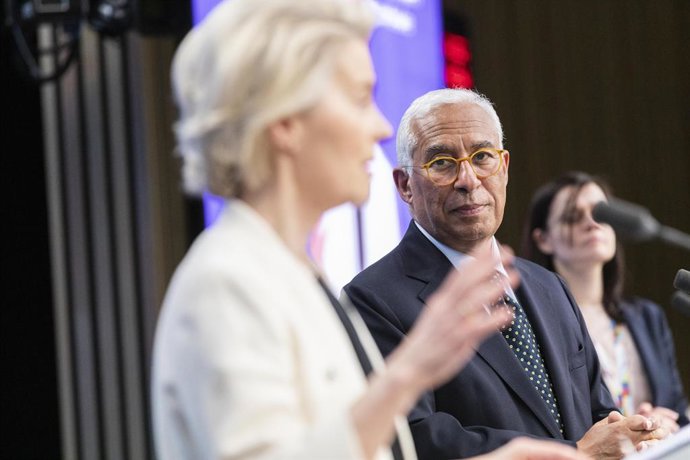 Archivo - Arquivo - 6 de março de 2025, Bruxelas, Bélgica: O chefe da Comissão Europeia e o presidente do Conselho Europeu deram uma coletiva de imprensa no final da cúpula europeia extraordinária sobre o plano de rearmamento europeu.