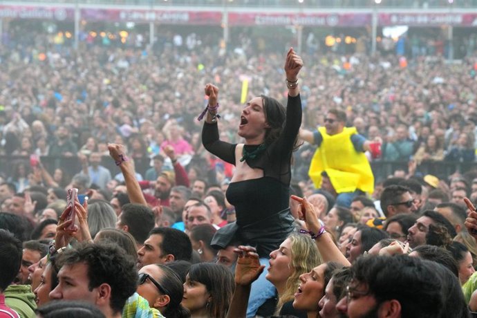 Jóvenes en un concierto, en una imagen de archivo 