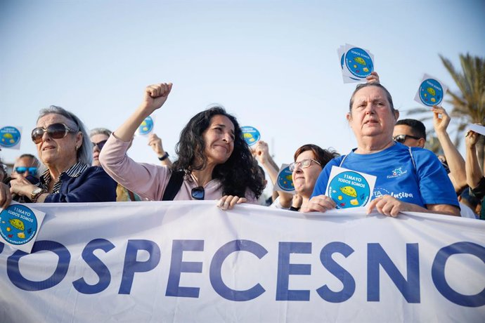 Archivo - Unas 700 personas arropan a la madre del niño Gabriel en una concentración contra un documental sobre su hijo, a 11 de mayo de 2024 en Almería (Andalucía, España). Patricia Ramírez, la madre del niño fallecido Gabriel Cruz, bautizado como 'pesca
