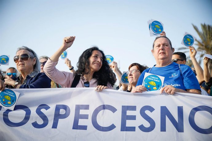 Archivo - Arquivo - Cerca de 700 pessoas se reúnem para apoiar a mãe de Gabriel Cruz em uma manifestação contra um documentário sobre seu filho, em 11 de maio de 2024, em Almeria (Andaluzia, Espanha). Patricia Ramírez, mãe do menino falecido Gabriel Cruz,