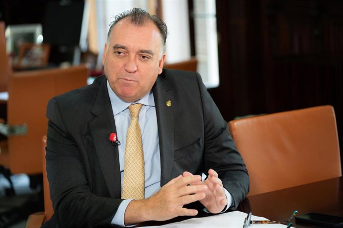 Archivo - El consejero de Turismo y Andalucía Exterior, Arturo Bernal