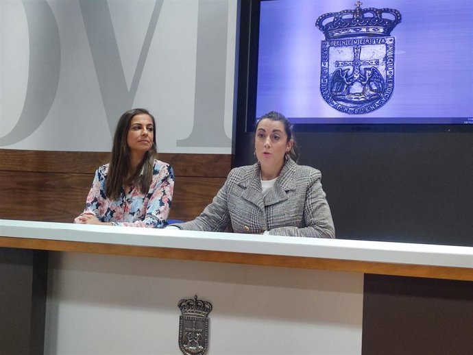 Archivo - Las concejalas de Vox en el Ayuntamiento de Oviedo Alejandra González Roqué y Sonsoles Peralta