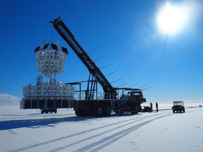 Los pulsos de radio inusuales fueron detectados por el experimento Antártico Impulsivo Transitorio Antena (ANITA).