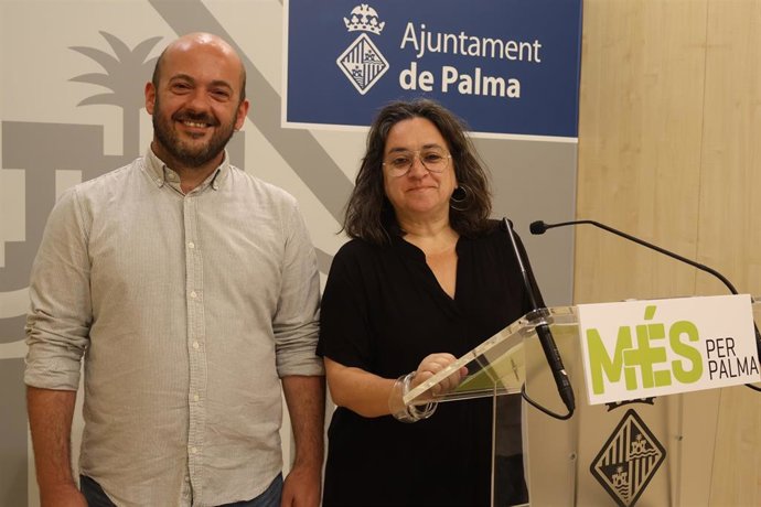 Los ediles Miquel Àngel Contreras y Kika Coll.