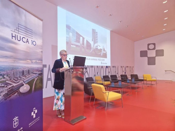 La consejera de Salud, Concepción Saavedra, durante su intervención en la jornada No es un final, es un comienzo con la que se cerraron los actos del 10º aniversario del HUCA.