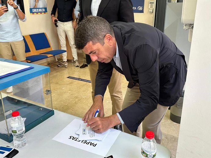 El 'president' de la Generalitat y líder del PPCV, Carlos Mazón, participa en la votación de los compromisarios del Congreso del PP