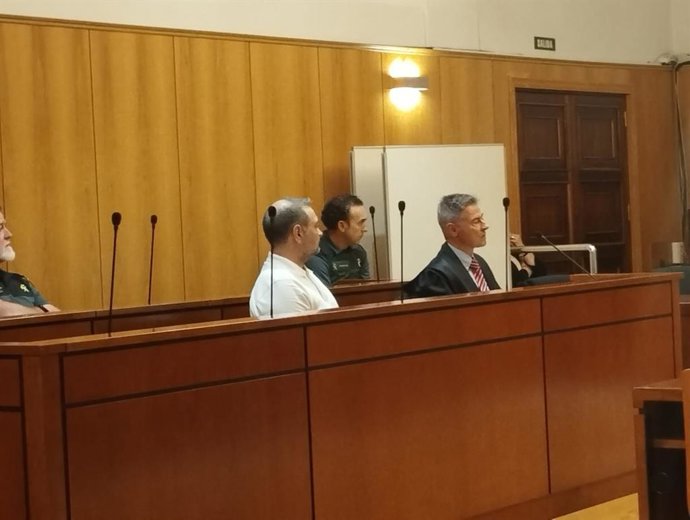 El vallisoletano que hirió en cara y cuello a un policía ratifica la aceptación de siete años de cárcel.