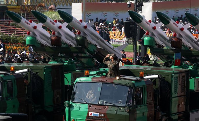 Archivo - January 26, 2025, New Delhi, India: India's army ''Akash'' missile system march at Kartavya Path during the 76th Republic Day parade in New Delhi on Sunday, Jan. 26, 2025.