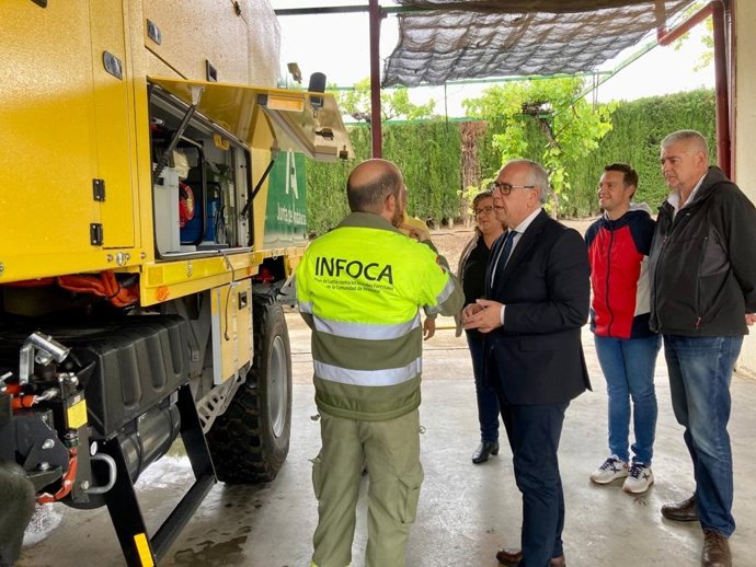 Archivo - Imagen de archivo de una visita del delegado del Gobierno andaluz en Jaén, Jesús Estrella, al Cedefo de Huelma