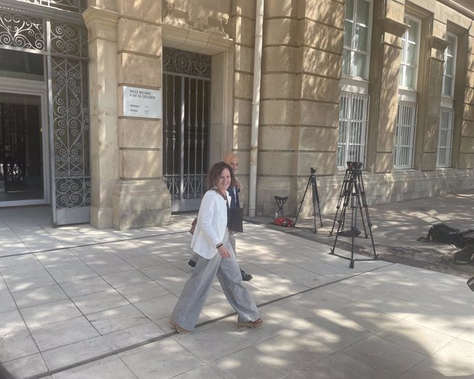 La consellera Sònia Hernández després de la reunió del patronat del MNAC
