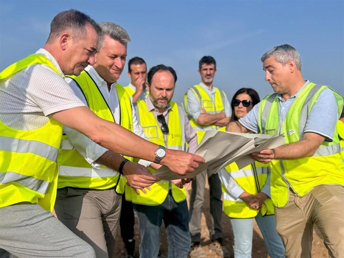 El conseller Martínez Mus en la visita al vertedero de Basseta Blanca