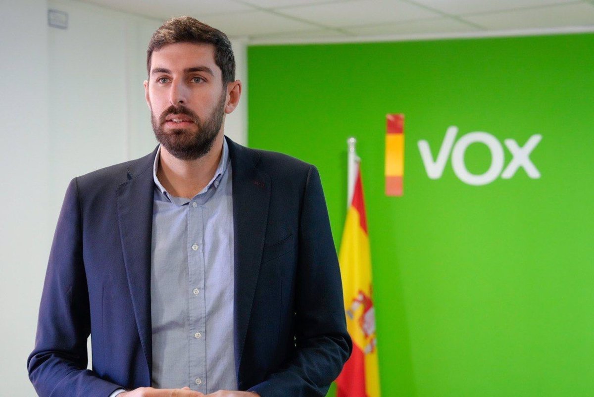 Vox reclama a López Miras dos diputados nacionales de la Región para presentar una moción de censura contra Sánchez