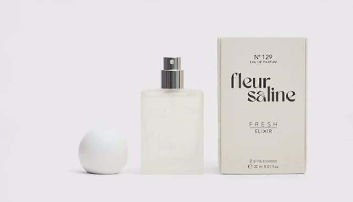 Archivo - Sanidad retira tres lotes de un perfume de Stradivarius e informa de su cese de comercialización