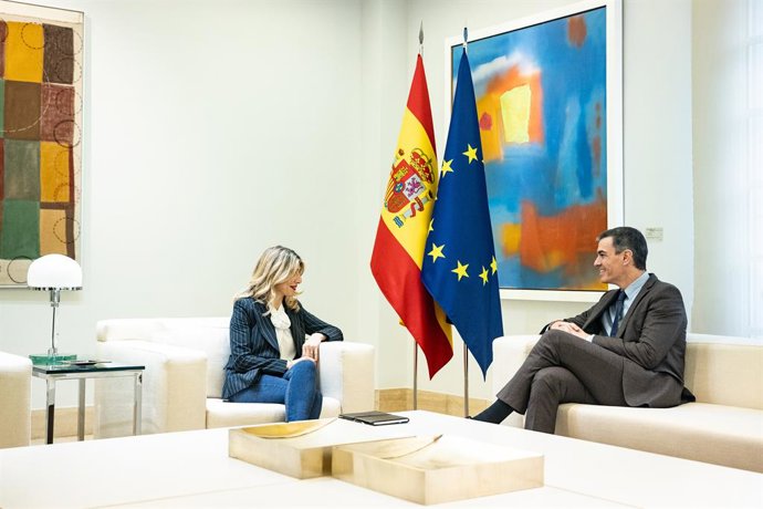 Archivo - Arquivo - O Presidente do Governo, Pedro Sánchez, e a Segunda Vice-Presidente e Ministra do Trabalho, Yolanda Díaz, durante uma reunião no Complexo La Moncloa, em 11 de março de 2025, em Madri (Espanha).