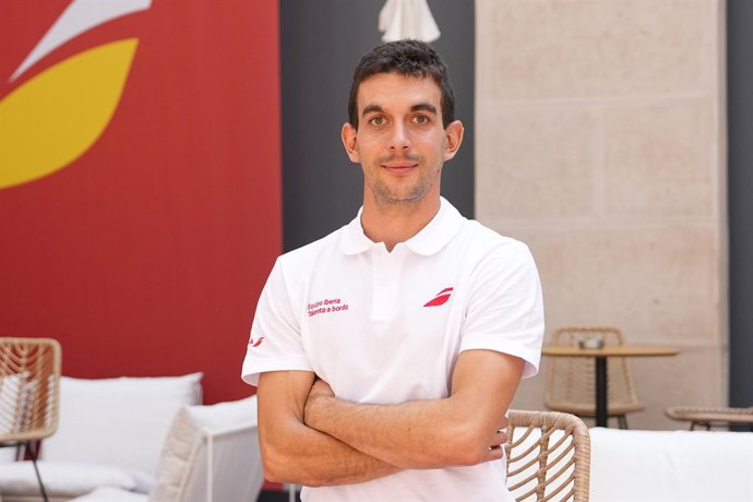 Gerard Descarrega durante a apresentação do projeto "Talento a bordo" da Iberia com atletas olímpicos e paraolímpicos no Espacio Cultural Serreria Belga em 2 de junho de 2025 em Madri, Espanha.