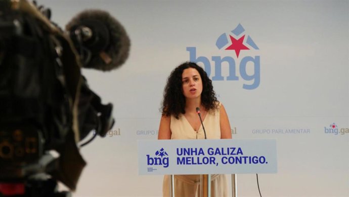 La portavoz de Feminismo e Igualdade del BNG en el Parlamento, Noa Presas, en rueda de prensa.