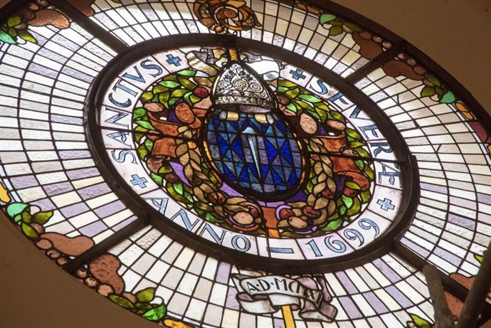 Archivo - Vidriera en una iglesia de Barcelona, Catalunya (España).