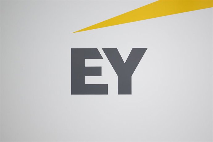 Archivo - Logo de EY