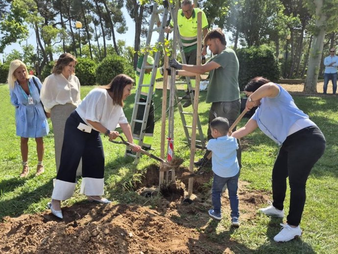 El 16 de junio se conmemora el Día de la atención temprana: este lunes se ha plantado un nuevo árbol para conmemorar la fecha en Zaragoza
