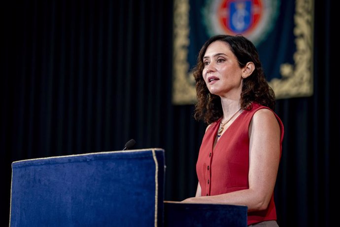 La presidenta de la Comunidad de Madrid, Isabel Díaz Ayuso, interviene durante el acto de toma de posesión del nuevo rector de la Universidad Rey Juan Carlos (URJC), en el Rectorado de la URJC, a 16 de junio de 2025, en Móstoles, Madrid (España). Abraham 