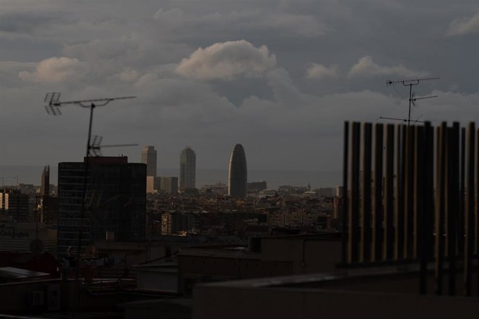 Archivo - Panorámicas de Barcelona desde el Mirador de Torre Baró, a 12 de diciembre de 2024, en Barcelona, Catalunya (España).