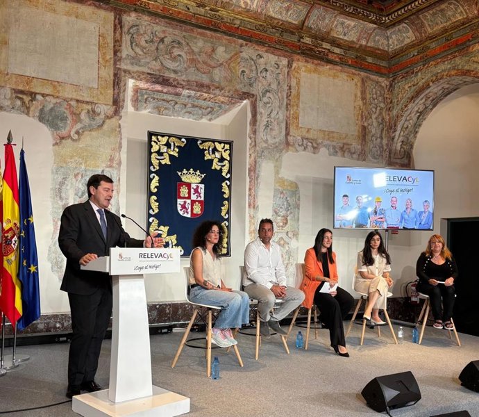 Presentacion del programa de ayudas a autónomos por parte del presidente de la Junta, Alfonso Fernández Mañueco