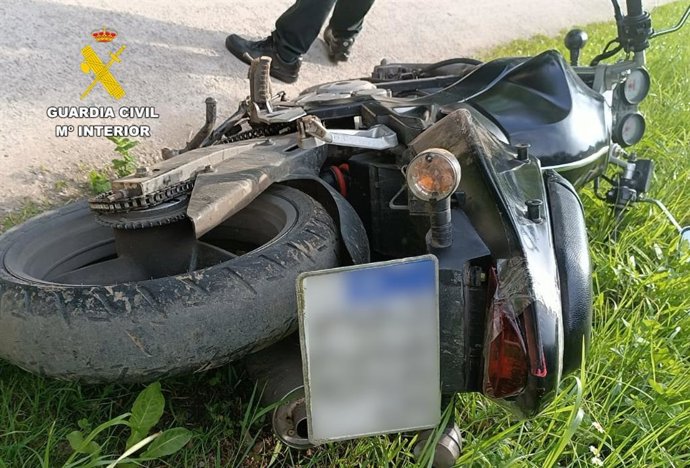 Detenido el conductor sin carné de una moto que se dio a la fuga a gran velocidad por la vía verde peatonal de Sarón