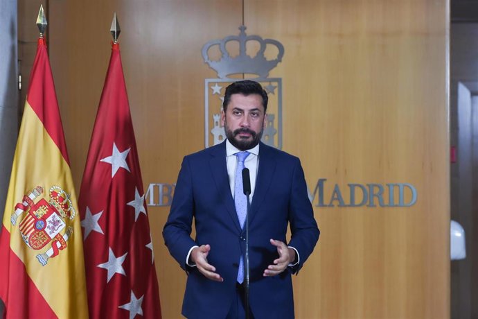 Archivo - El portavoz del PP en la Asamblea de Madrid, Carlos Díaz-Pache, ofrece una rueda de prensa, durante un pleno de la Asamblea de Madrid, a 14 de mayo de 2025, en Madrid (España). La Asamblea de Madrid celebra este miércoles un Pleno, adelantado un