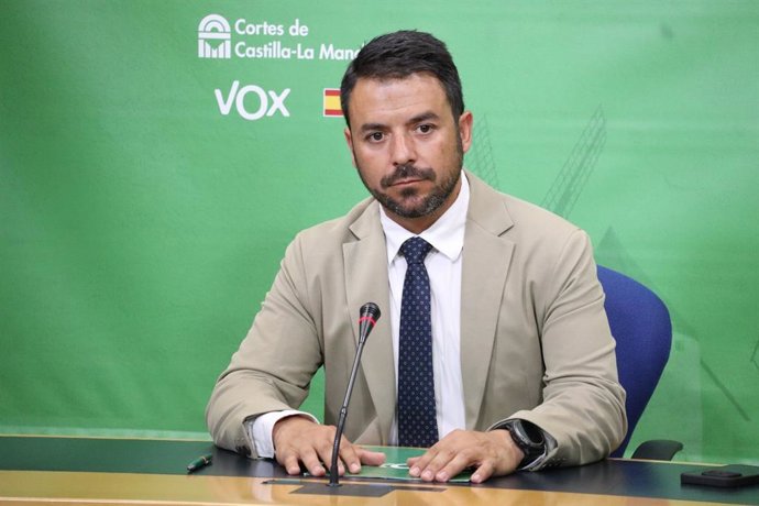 El portavoz del Grupo parlamentario VOX en las Cortes de Castilla-La Mancha, Iván Sánchez.