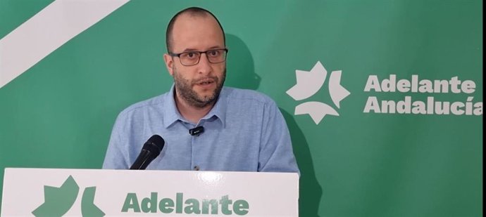 El secretario de Organización de Adelante Andalucía, Néstor Salvador, en rueda de prensa.