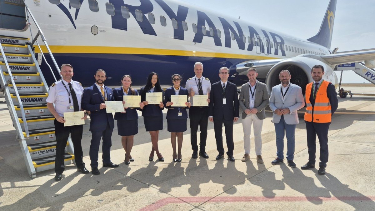 Murcia homenajea los 12 siglos desde su fundación con la recepción del vuelo 1.200 en el Aeropuerto de la Región