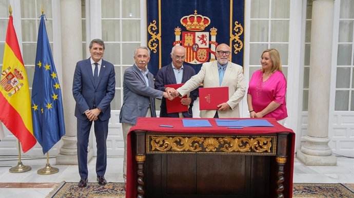 Firma de convenios entre Seiasa y comunidades de regantes del Bajo Guadalquivir y Marismas del Guadalquivir.