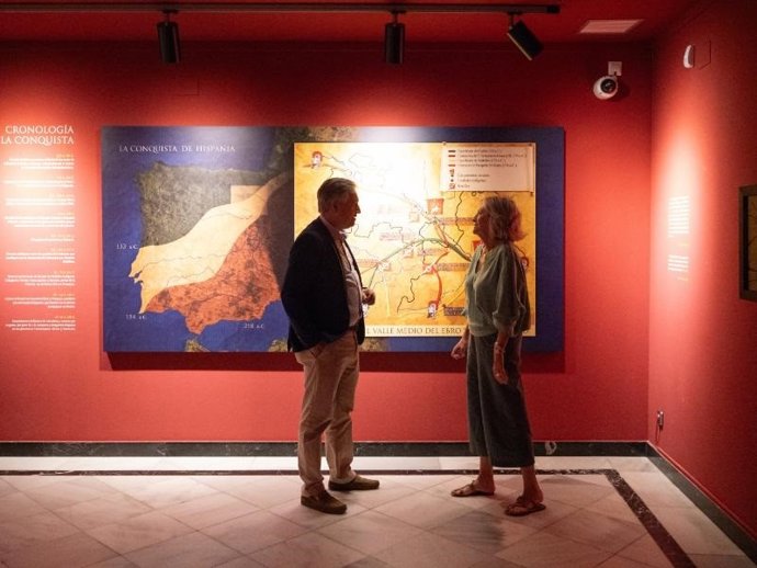 El consejero de Cultura,, José Luis Pérez Pastor, y la alcaldesa de Calahorra, Mónica Arcéiz, han informado, de las próximas obras de rehabilitación energética y accesibilidad que se van a llevar a cabo en el Museo de la Romanización