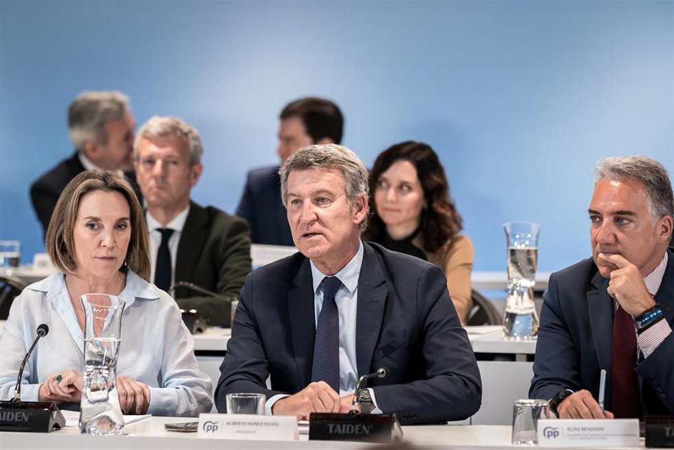 El presidente del Partido Popular, Alberto Núñez Feijóo, preside la reunión de la Junta Directiva Nacional del Partido Popular (PP) en la sede de calle Génova, a 19 de mayo de 2025