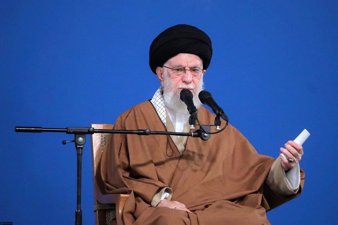 Archivo - March 21, 2025, Tehran, Iran: Iranian Supreme Leader, Ayatollah ALI KHAMENEI, addresses the crowd and officials during his annual Nowruz (Persian New Year) speech in Tehran. On March 21, Iran's supreme leader stated that US threats against his c
