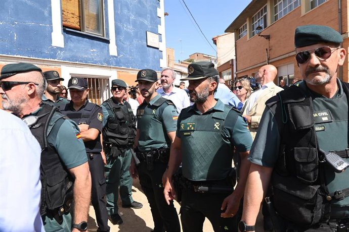 El presidente del Gobierno de Aragón, Jorge Azcón, visita distintos municipios afectados por la tormenta, a 16 de junio de 2025, en Azaura, Zaragoza, Aragón (España). Las tormentas de las últimas horas han castigado numerosos puntos de Aragón 