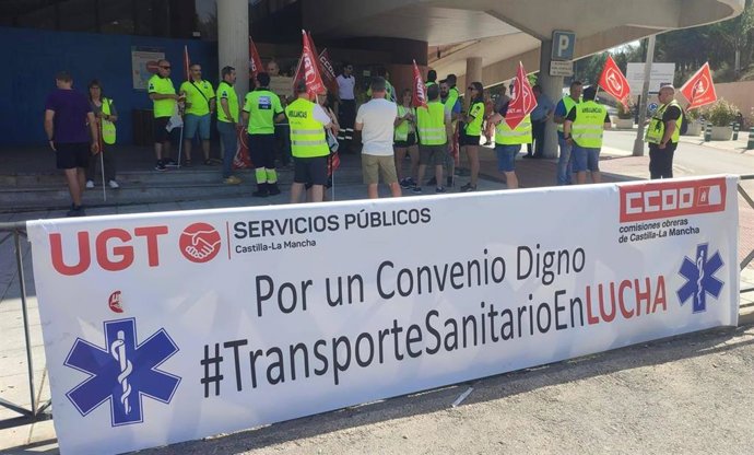 Los trabajadores del transporte protagonizan paros parciales y amenazan con ir a la huelga indefinida.