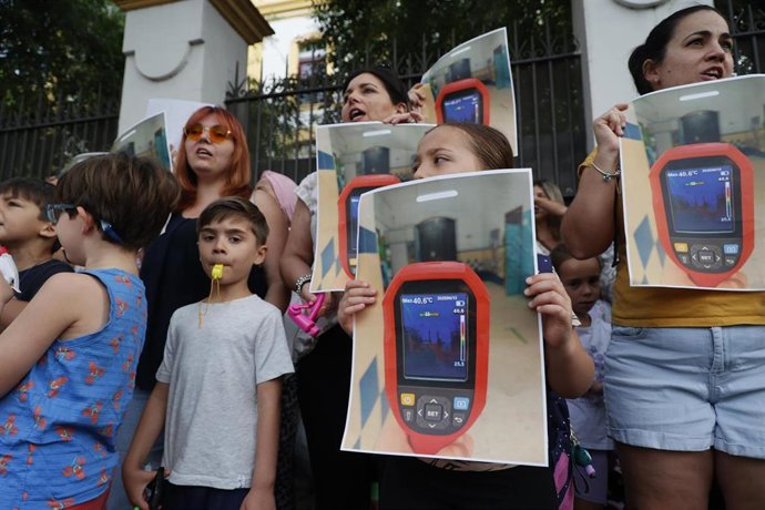 Imagen de la concentración en el CEIP Borbolla