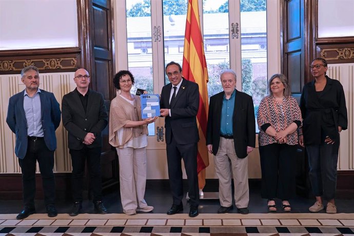 El CoNCA entrega el 'Informe anual sobre l'estat de la cultura i de les arts a Catalunya 2024' al presidente del Parlament Josep Rull