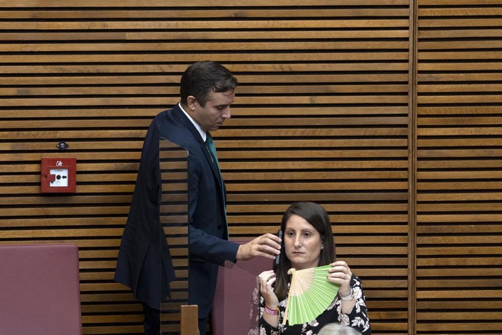 Archivo - La síndica de Vox, Ana Vega, sentada en su escaño en el Debate de Política General en Les Corts