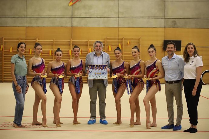 José Manuel Rodríguez Uribes con la selección de gimnasia rítimica, Alejandra Quereda, Ana María Pelaz y Jesús Carballo