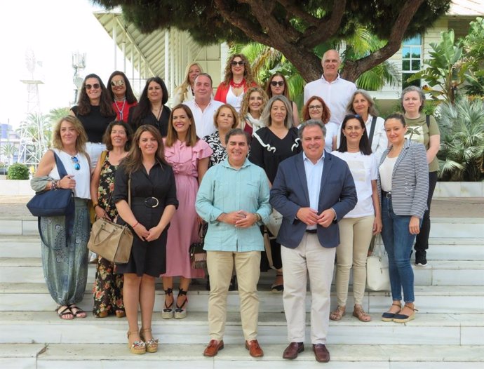 Autoridades en la inauguración del Programa de Empleo y Formación 'Caracola' en Punta Umbría.